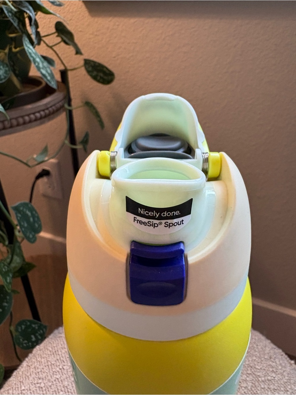 ✨NEW✨ Genuine Owala FreeSip 40oz Yellow Insulated Water Bottle - Leak Proof - Picture 4 of 5